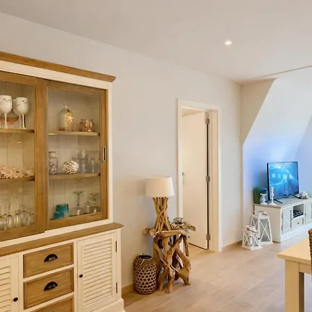 Stylish Norman In Prime Marina Location With Free Underground Parking * ניופורט